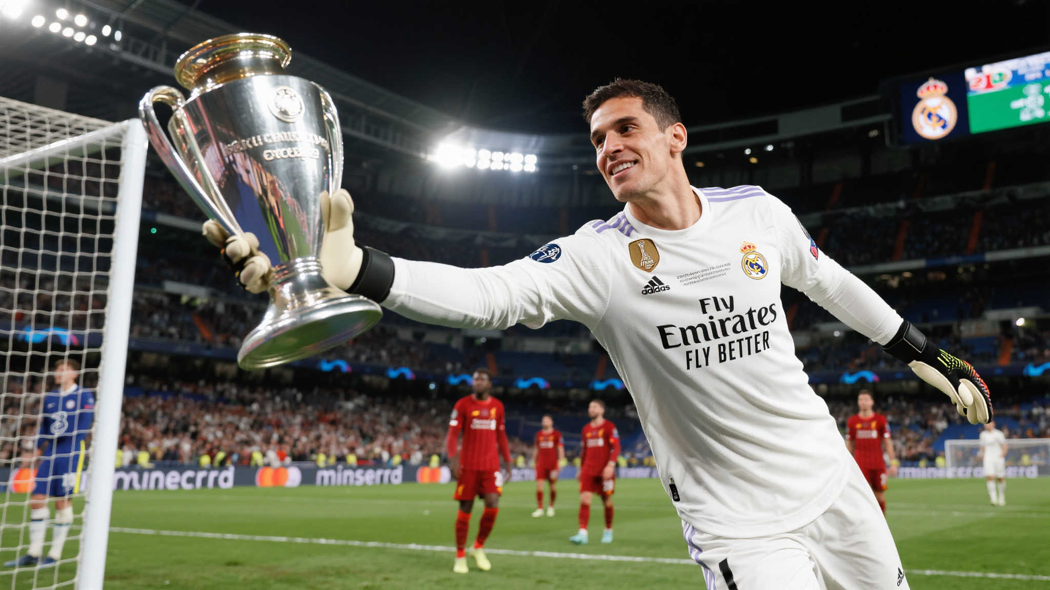 对于每名足球运动员而言，“穿上白衣”几乎意味着实现